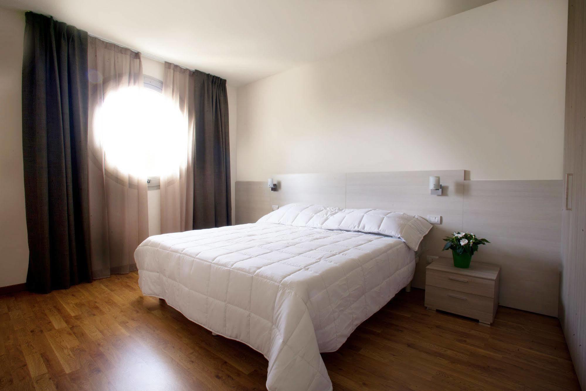 Residence Le Querce Cernusco Sul Naviglio Eksteriør bilde